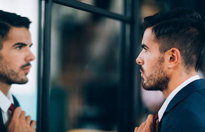 Common Behaviors Associated with Narcissism